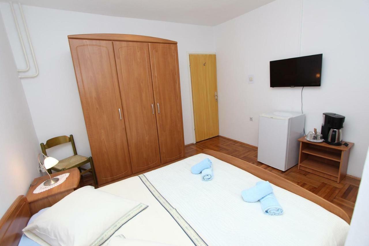 Guest House Rexa 罗维尼 外观 照片