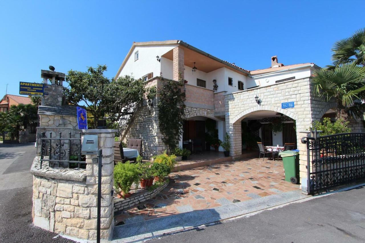 Guest House Rexa 罗维尼 外观 照片