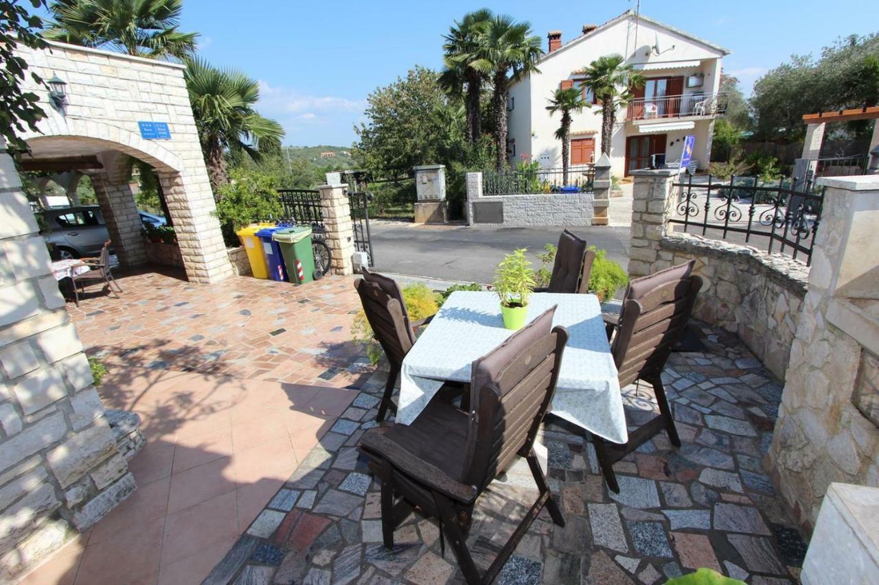 Guest House Rexa 罗维尼 外观 照片