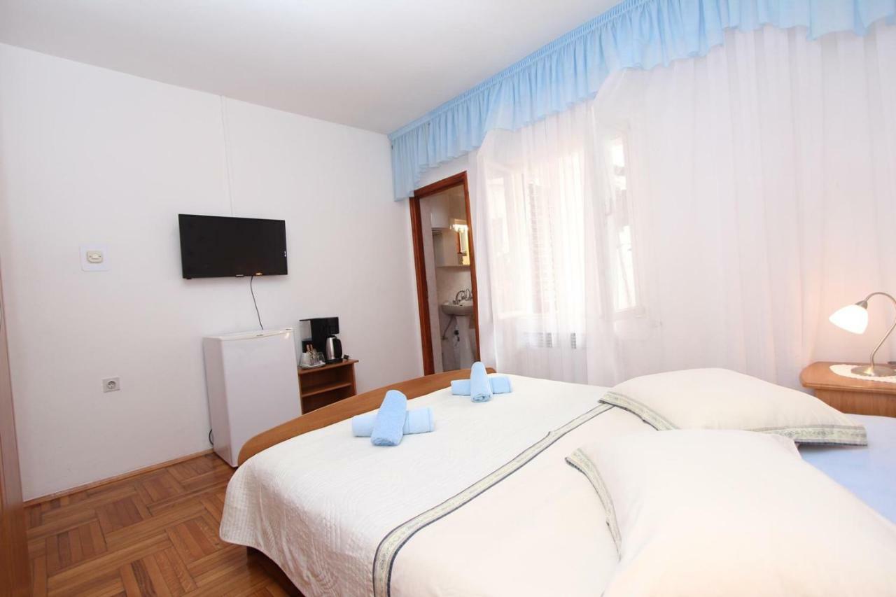 Guest House Rexa 罗维尼 外观 照片