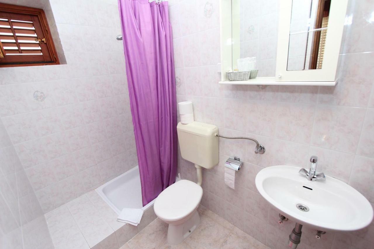 Guest House Rexa 罗维尼 外观 照片