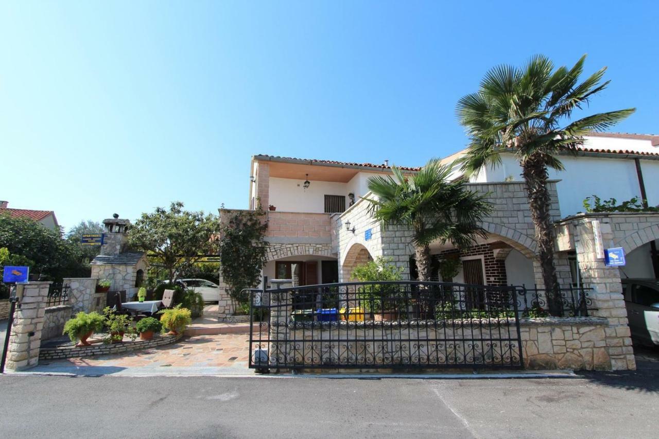 Guest House Rexa 罗维尼 外观 照片