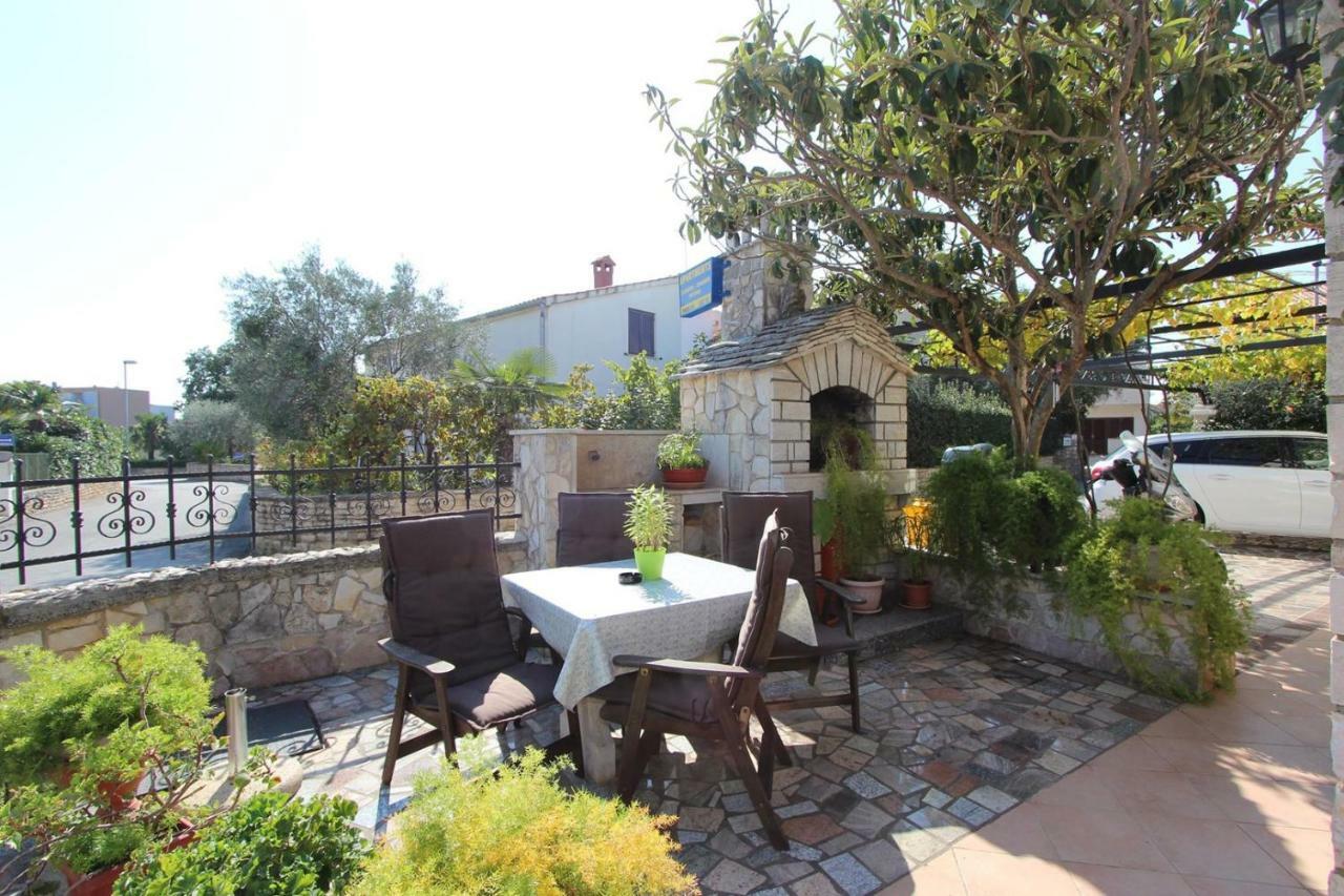 Guest House Rexa 罗维尼 外观 照片