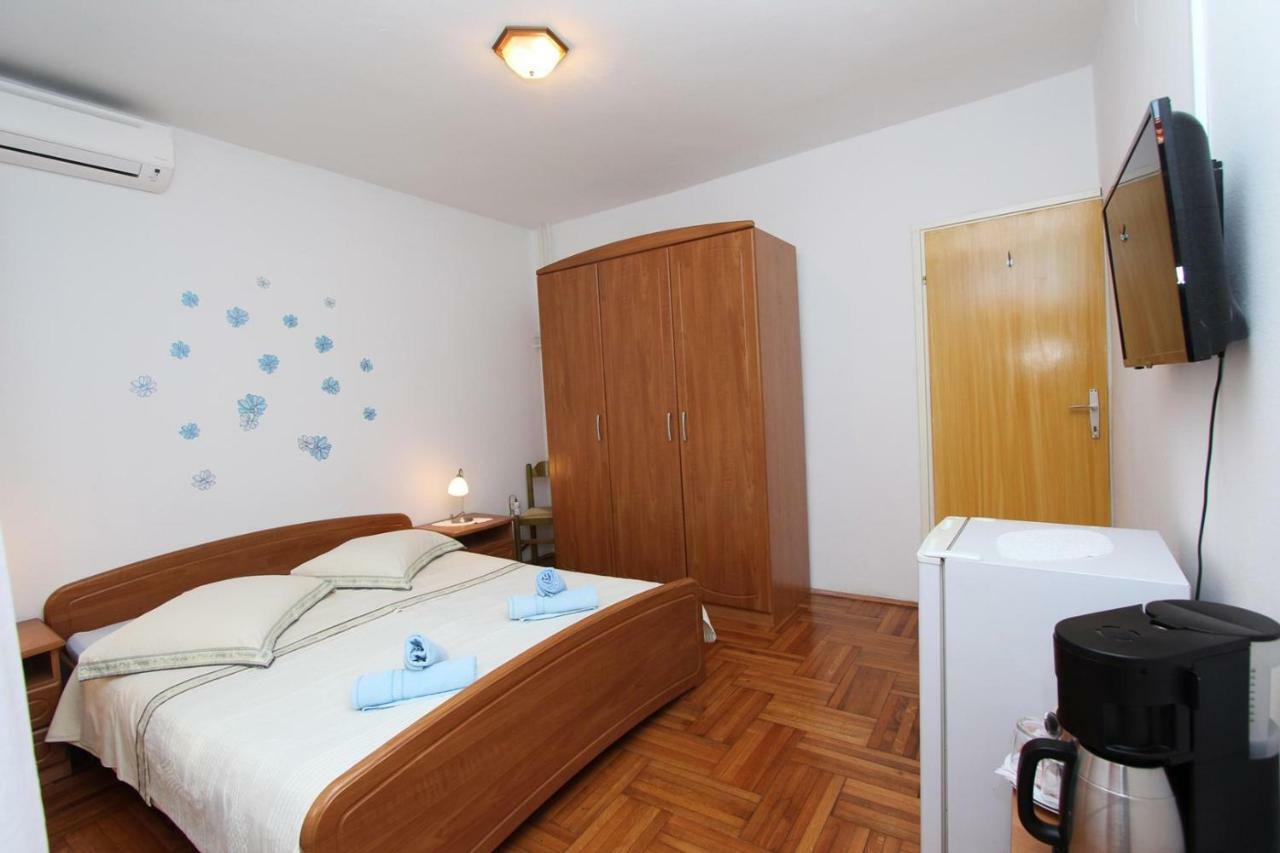 Guest House Rexa 罗维尼 外观 照片